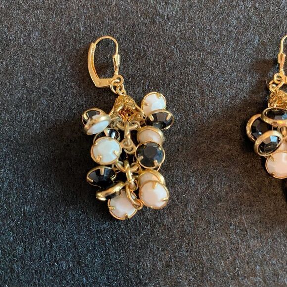 Vintage dangling black and white earrings - Picture 3 of 5